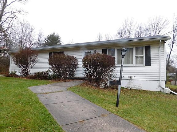 5th image of 10 Holly Ln