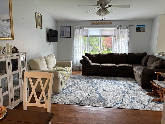 2nd image of 49 Montauk Rd