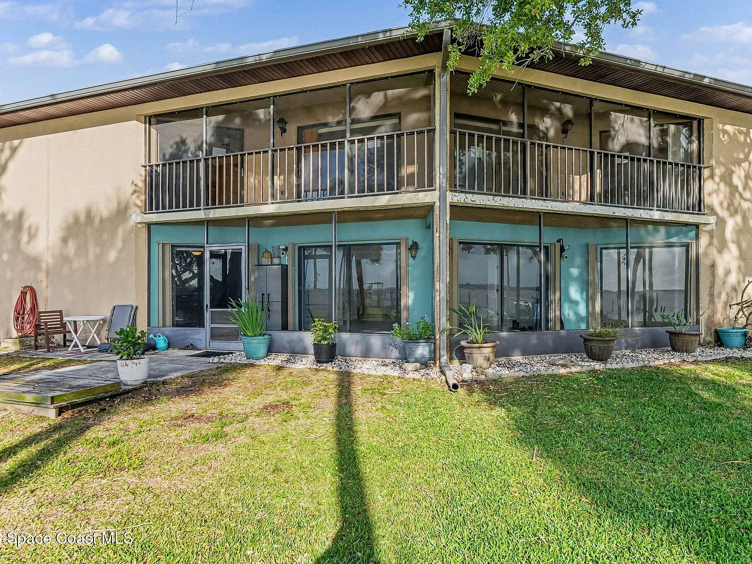 3 bed, 2.5 bath, 1612 sqft, $2,300 — Photo 2
