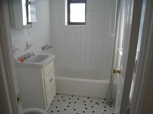 Rented by Alexiou Realty | media 4