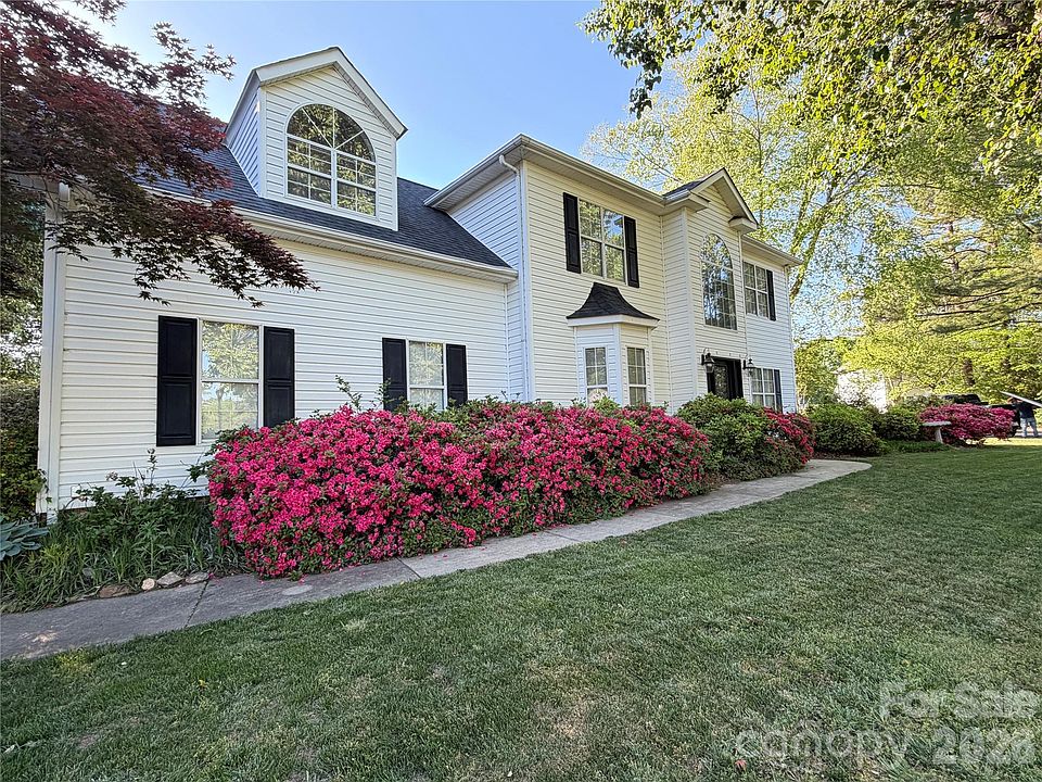 2nd image of 2300 Coach House Ln