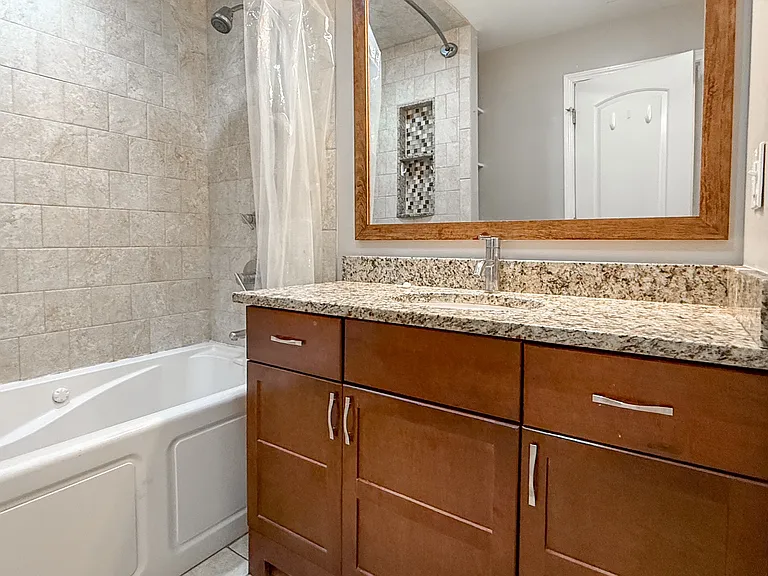 160 W Burton Pl #2R — Photo 11