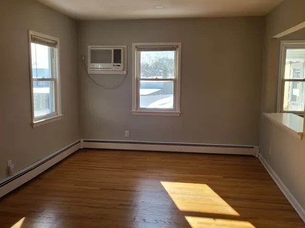 77 Shepherds Ln, Totowa, NJ