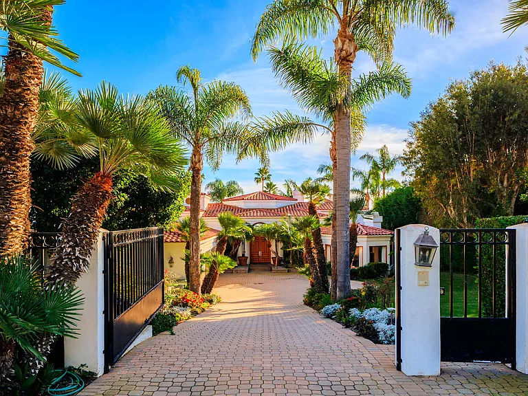 6410 Sea Cove Dr — Photo 2