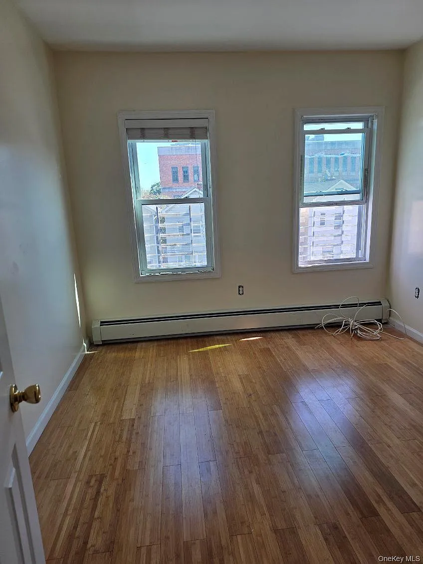 3 bed, 1.0 bath, 1680 sqft, $3,200 — Photo 2