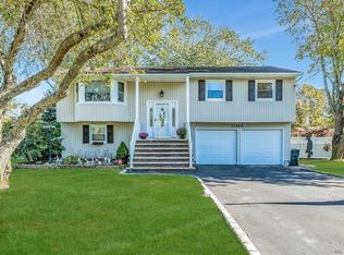 1595 Washington Ave, Bohemia, NY 11716