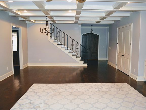 4th image of 131 Courtland Dr