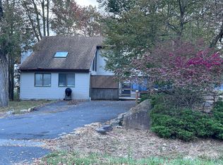 7365 Ventnor Dr, Tobyhanna, PA 18466