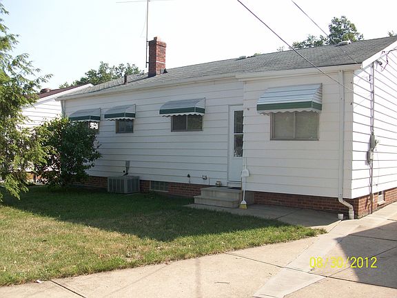 2nd image of 806 Charles St
