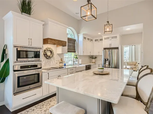 8625 Kensington Ln, North Richland Hills, TX 76182