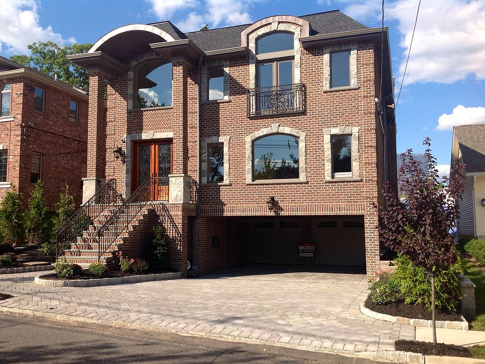 1st image of 239 Riverdale Dr