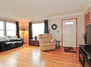 2433 11th Ave E, North Saint Paul, MN 55109