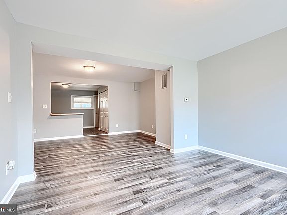 3rd image of 213 Colgate Ave