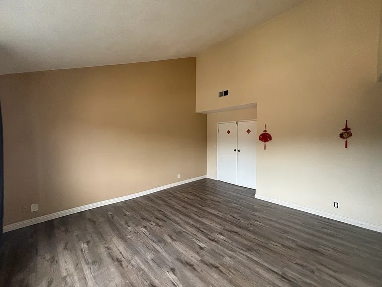 1030 S Garfield Ave — Photo 14