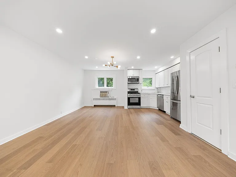 32 College St #2 — Photo 9