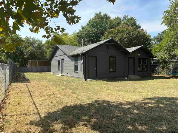 1009 W 10th St, Mount Pleasant, TX 75455