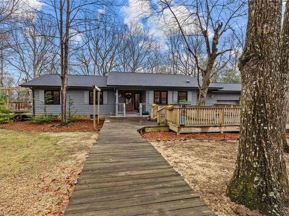 407 Baldwin Dr, Lowgap, NC 27024