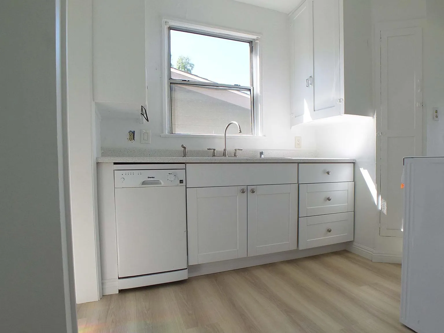 224 S Grand Ave — Photo 2