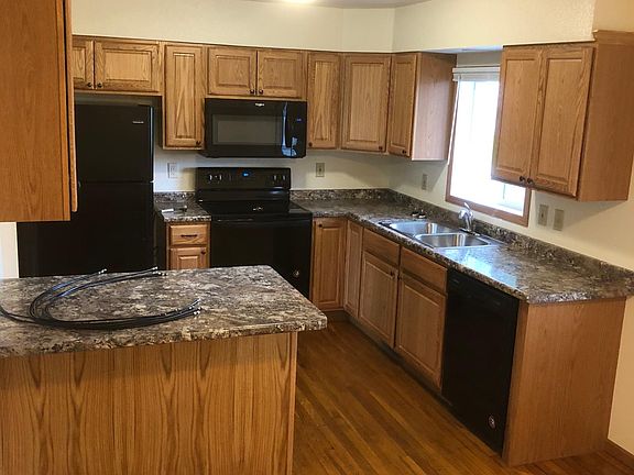 3rd image of 1400 Starview Dr