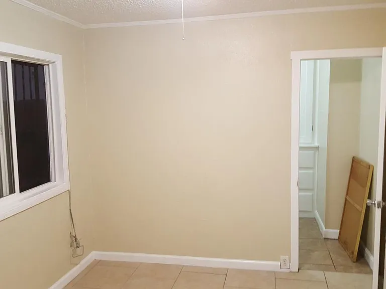 748 W Century Blvd — Photo 5