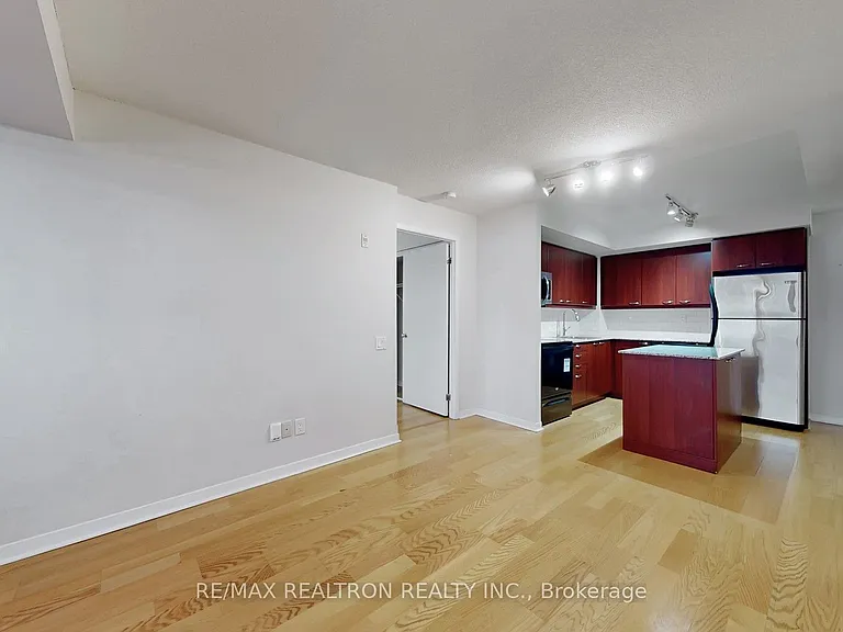 1050 The Queensway #217 — Photo 16