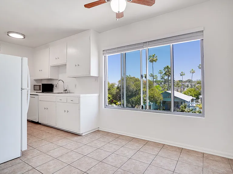 Imperial Gardens Apartments — Photo 13