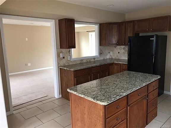 4th image of 1262 Grove Point Dr