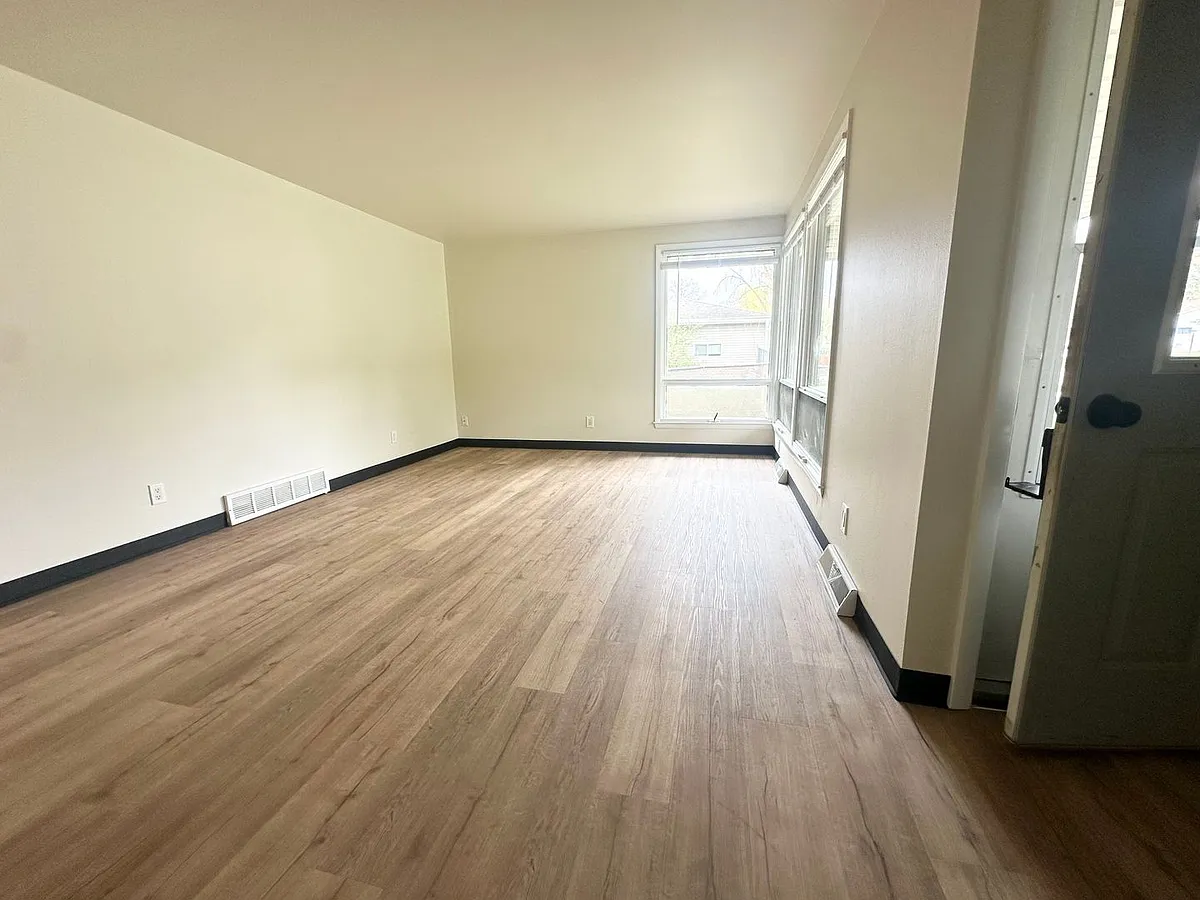 Building Photo - 490 Saint Bernard Dr