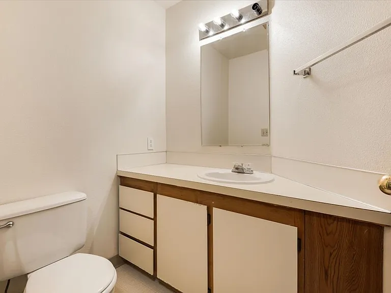 Raleigh Court — Photo 14
