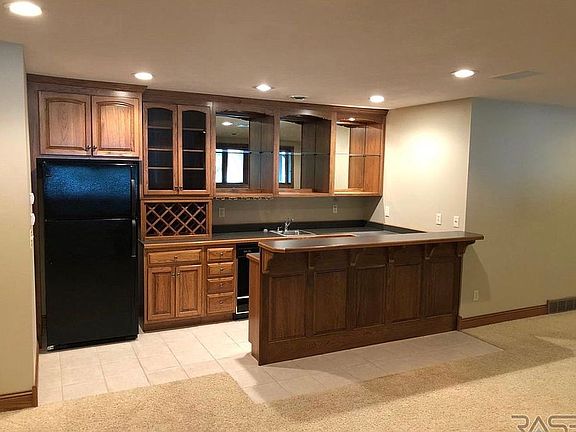 3rd image of 200 W Hazeltine Ln