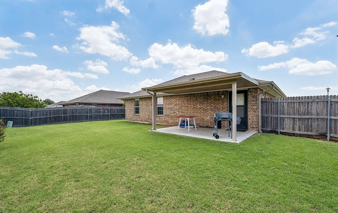 3 bed, 1336 sqft, $1,895 — Photo 3