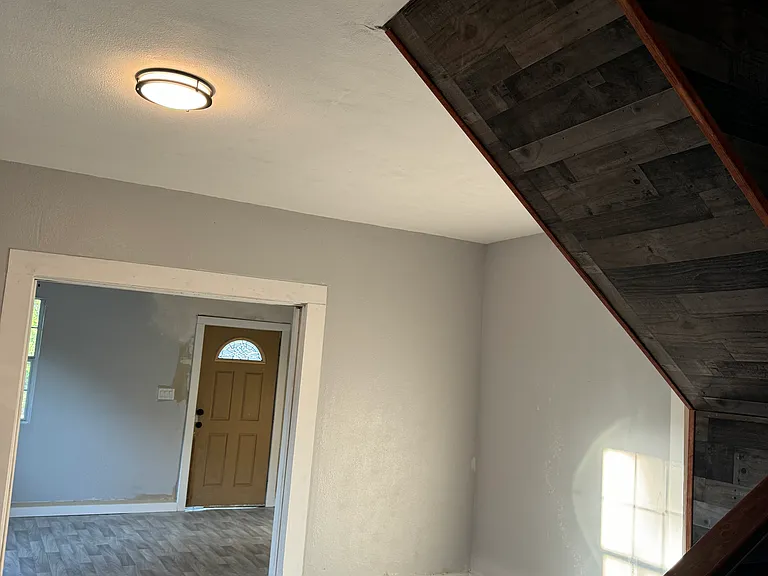 1120 Menchaca St — Photo 5