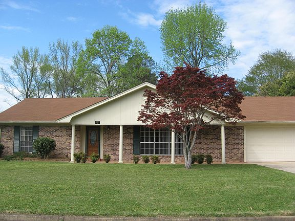 2nd image of 827 Skylark Dr