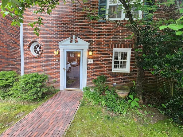 203 Cambridge Place Dr, Little Rock, AR 72227