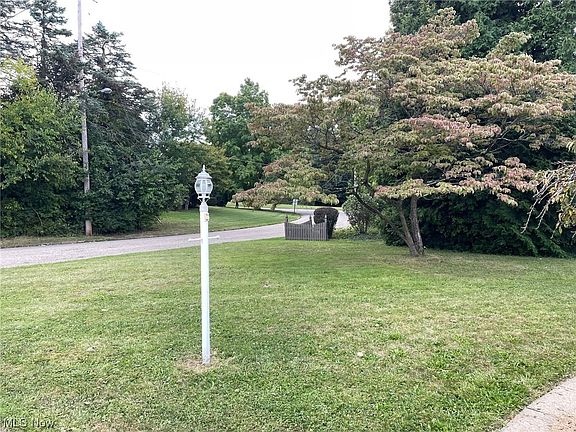 3rd image of 976 Birch Hill Dr