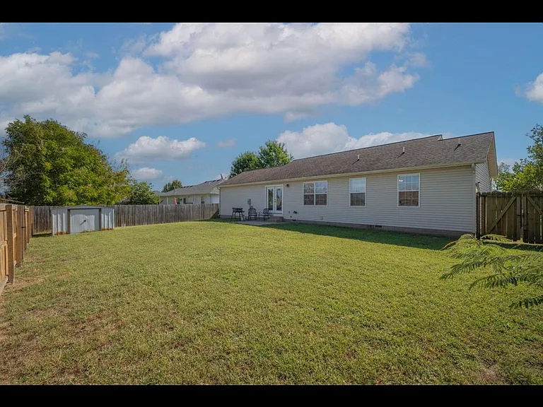 825 Linden St — Photo 2