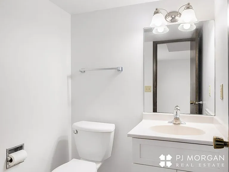 1312 S 118th St — Photo 39