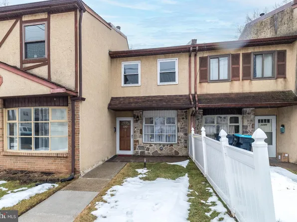 2282 Suzann Dr, Warrington, PA 18976