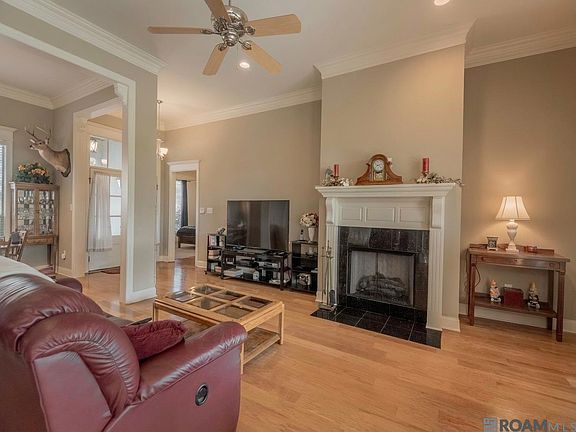 4th image of 10808 Hillbrook Ave