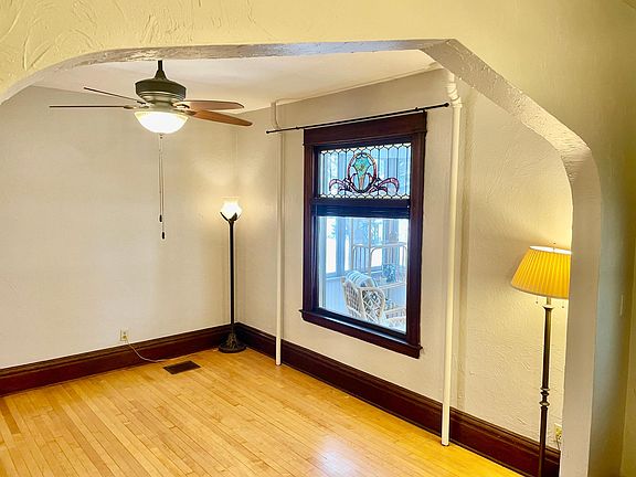 2nd image of 934 Cromwell Ave #1