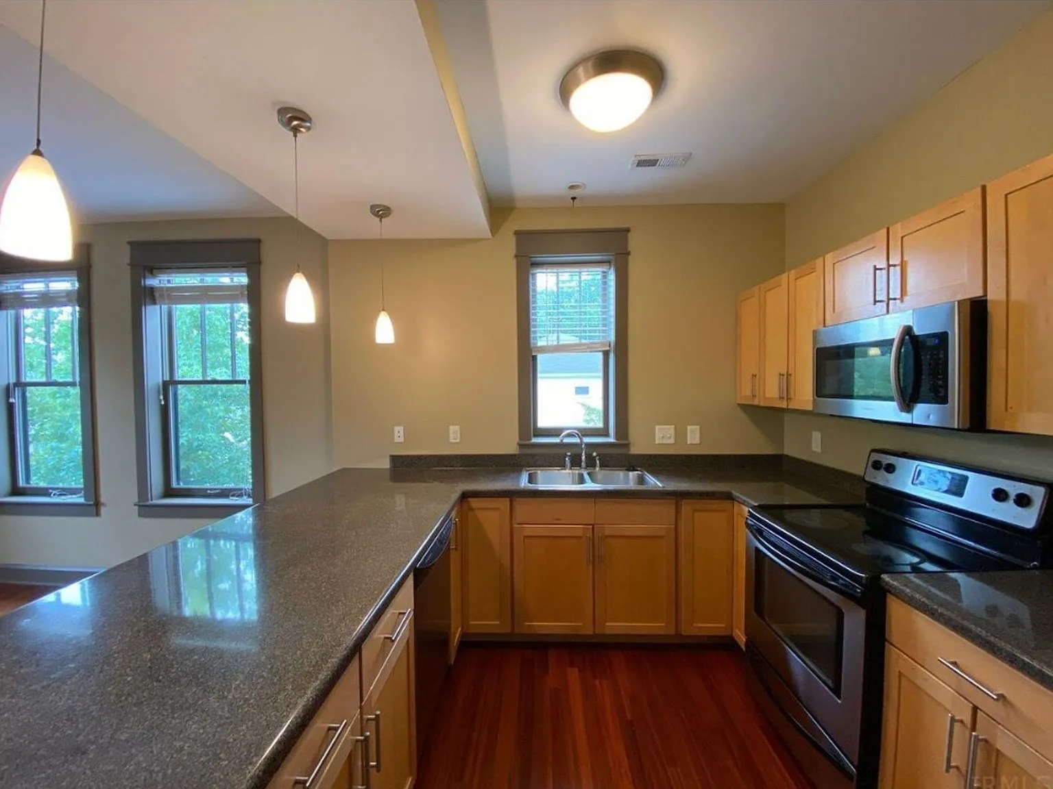 509 E. Hillside Drive — Photo 3