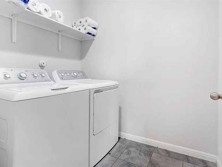 420 Winding Hollow Ln — Photo 17