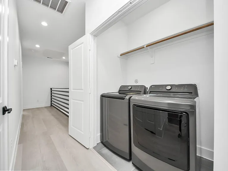 8218 Lawler St — Photo 25
