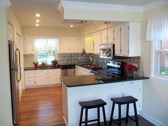 4th image of 2921 Edge Moor Dr