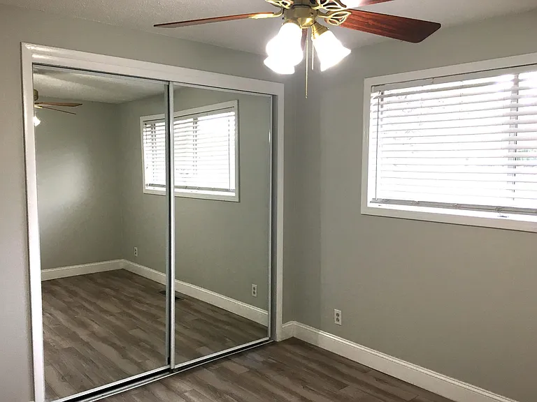 4000 Lakeside Dr — Photo 19