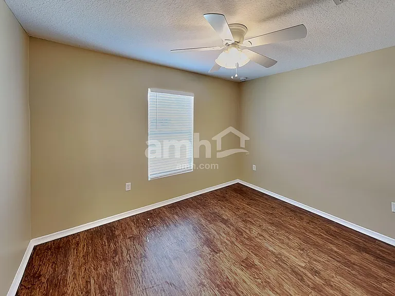 1733 Strathmore Cir — Photo 10