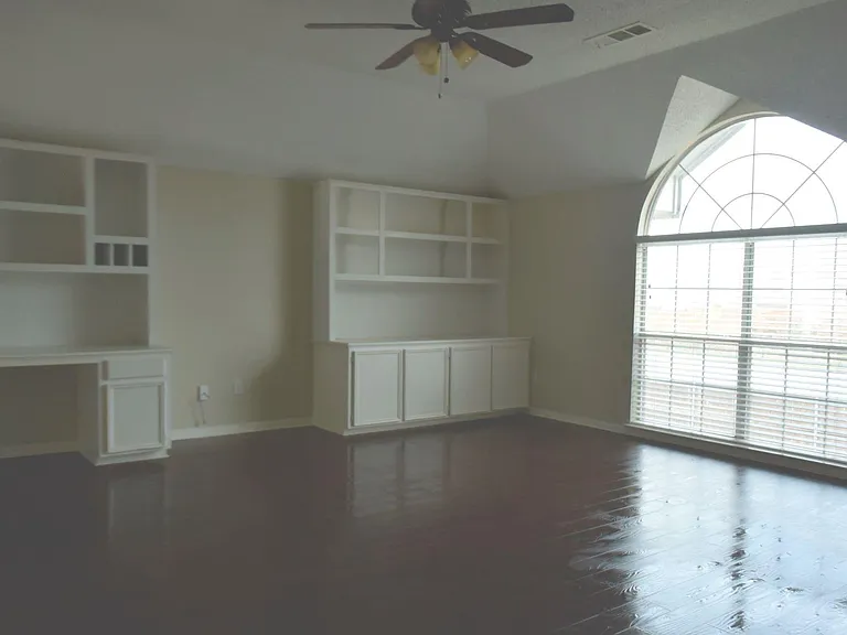 901 Carnegie Ct — Photo 5