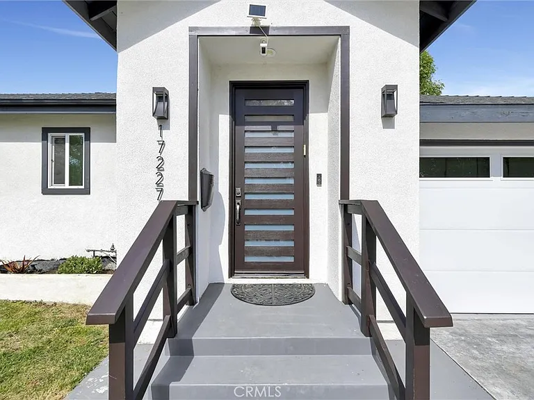 17227 Keswick St — Photo 6