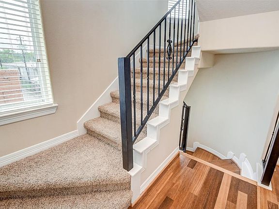 4th image of 114 Heights Blvd Unit A
