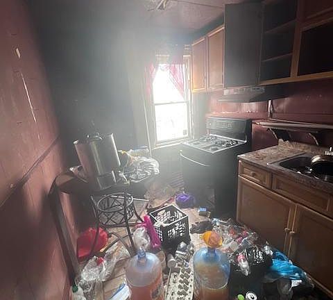5th image of 2038 W Spencer St